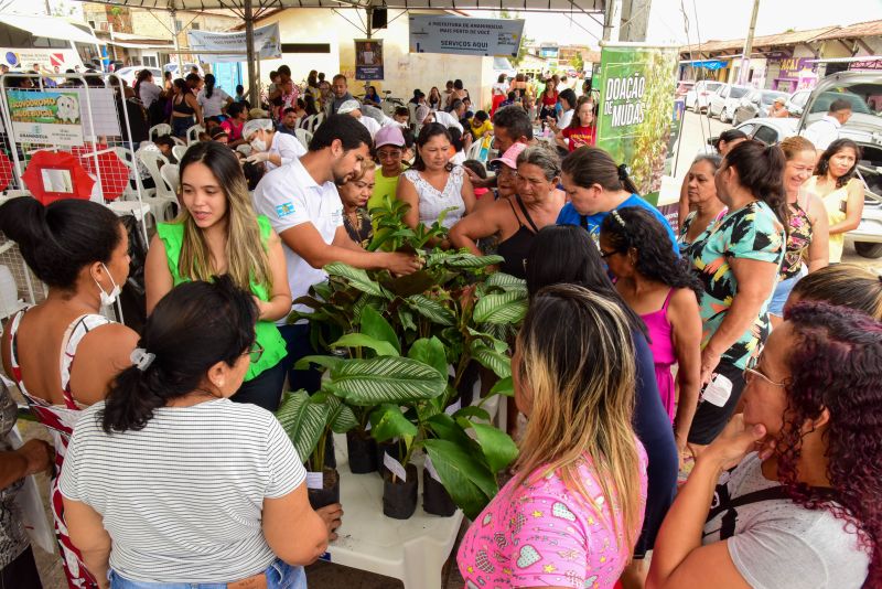 Programa Prefeitura em Movimento na feira do Francisquinho no bairro do Jaderlândia