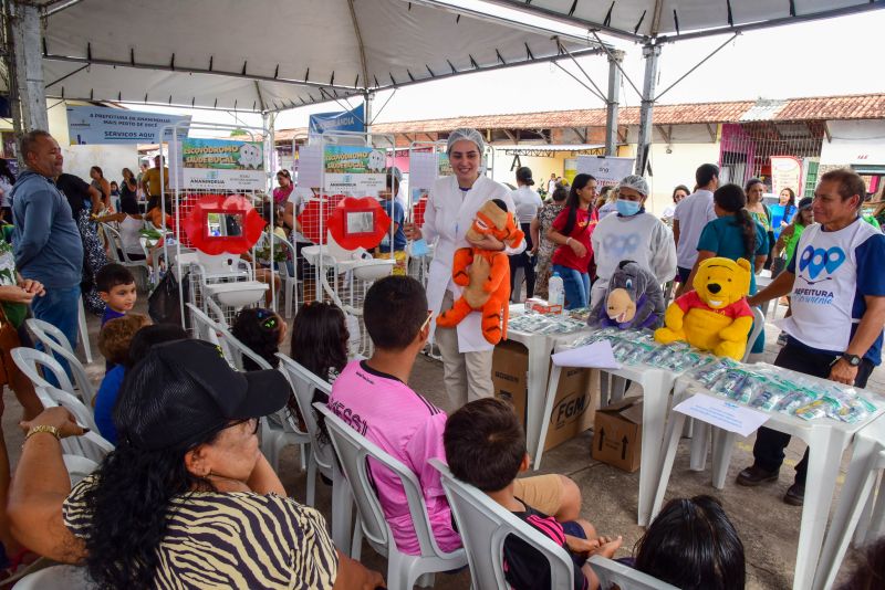 Programa Prefeitura em Movimento na feira do Francisquinho no bairro do Jaderlândia