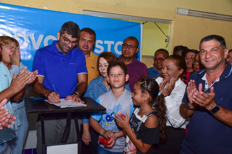 Assinatura de ordem de serviço para início da obras de revitalização da EMEF Novo Cristo no Icuí Guajará
