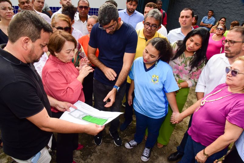 Assinatura de ordem de serviço para construção da cobertura da quadra, arquibancada e vestiário na unidade de educação EMEF Antônio Teixeira Gueiros