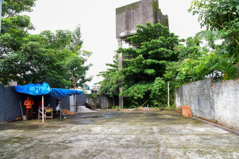 Assinatura de ordem de serviço para construção da cobertura da quadra, arquibancada e vestiário na unidade de educação EMEF Antônio Teixeira Gueiros