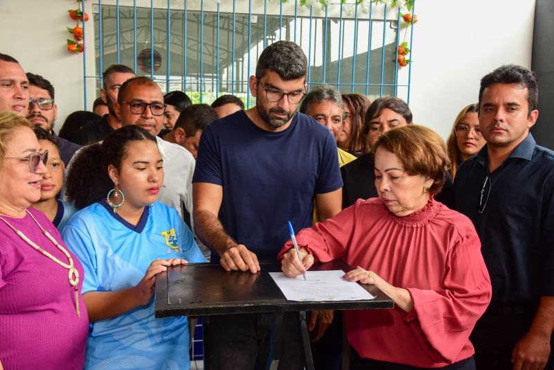 Assinatura de ordem de serviço para construção da cobertura da quadra, arquibancada e vestiário na unidade de educação EMEF Antônio Teixeira Gueiros