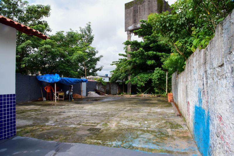 Assinatura de ordem de serviço para construção da cobertura da quadra, arquibancada e vestiário na unidade de educação EMEF Antônio Teixeira Gueiros