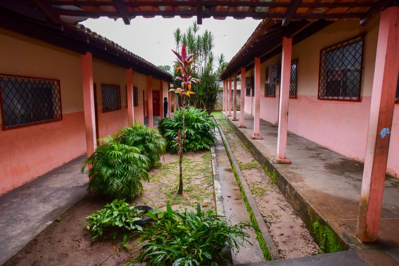 Assinatura de ordem de serviço para reforma da EMEF Hildegarda Caldas de Miranda no bairro Curuçambá