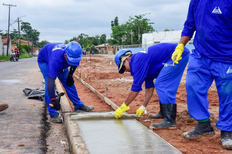 Imagens de trabalhadores nas obras do canteiro da Pa no Distrito Industrial