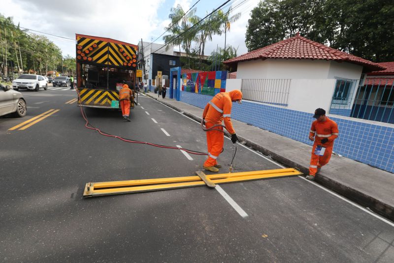 Pintura asfáltica na estrada da Providência bairro do Coqueiro