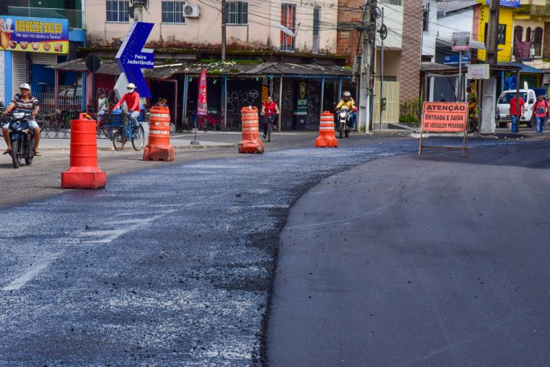 Recapeamento asfáltico na rua São Benedito, no bairro Jaderlândia