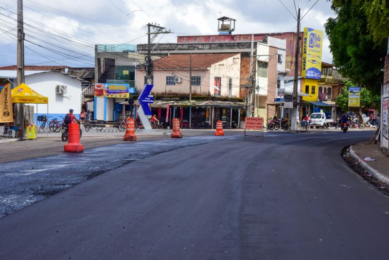 Recapeamento asfáltico na rua São Benedito, no bairro Jaderlândia