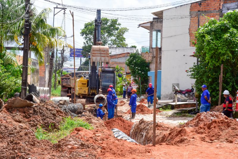 Serviço de Drenagem e Terraplanagem da rua Haroldo Veloso, no bairro Una