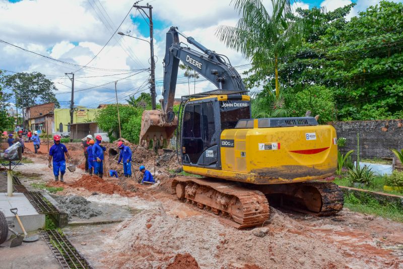 Serviço de Drenagem e Terraplanagem da rua Haroldo Veloso, no bairro Una