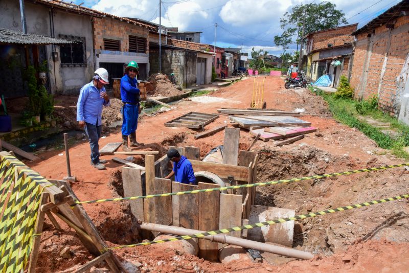 Serviço de Drenagem e Terraplanagem da rua Haroldo Veloso, no bairro Una