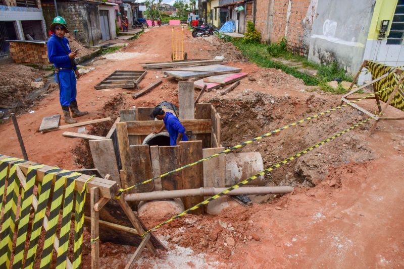 Serviço de Drenagem e Terraplanagem da rua Haroldo Veloso, no bairro Una