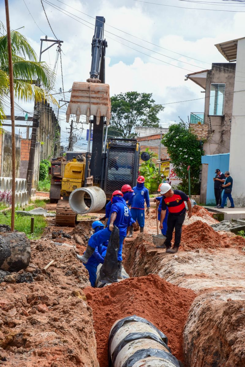 Serviço de Drenagem e Terraplanagem da rua Haroldo Veloso, no bairro Una