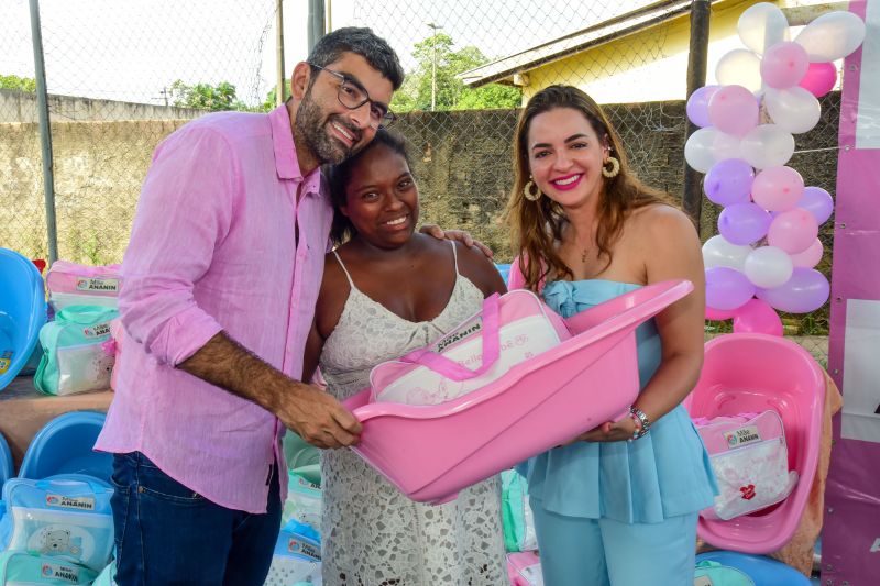 Entrega de Kit Enxoval para Mães do Programa Mãe Ananin, no CRAS Estrela Ananin