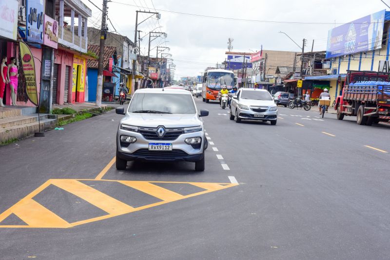 Sinalização e pintura na estrada da Providência na Cidade Nova