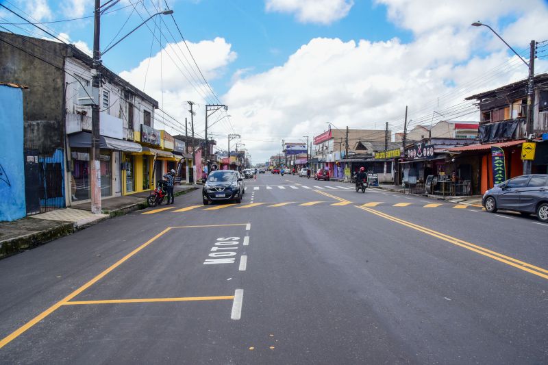 Sinalização e pintura na estrada da Providência na Cidade Nova