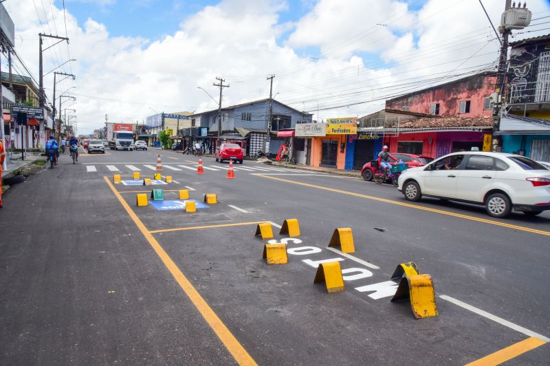 Sinalização e pintura na estrada da Providência na Cidade Nova