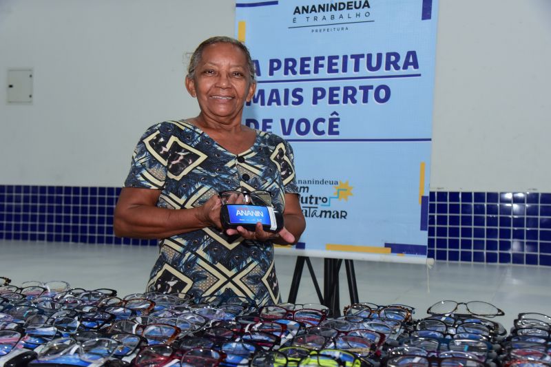 Entrega de óculos aos paciente atendidos no Programa Olhar Ananin. na Cidade Nova Vl