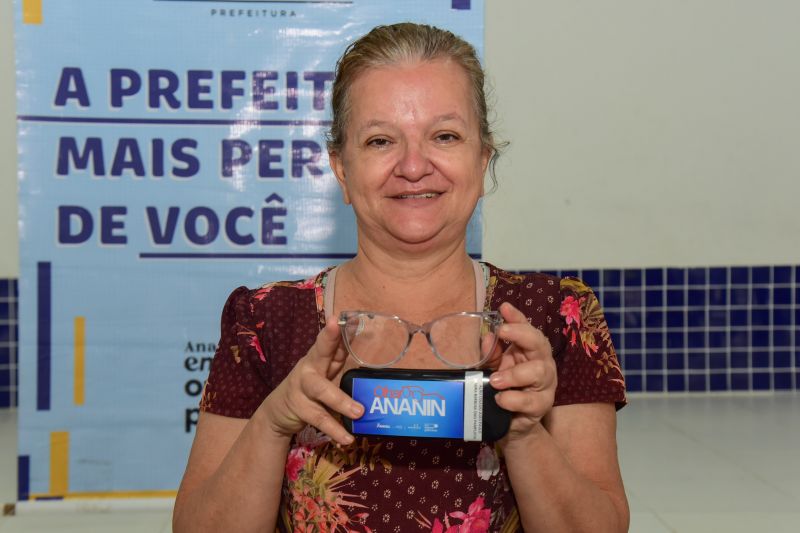 Entrega de óculos aos paciente atendidos no Programa Olhar Ananin. na Cidade Nova Vl