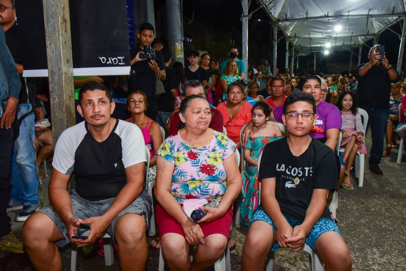 Entrega de títulos de propriedade através do Programa Ananindeua Legal no bairro do Una