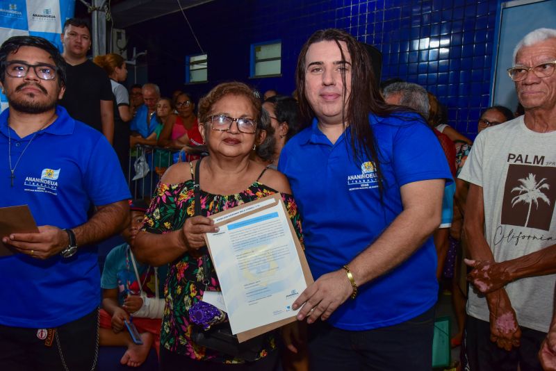 Entrega de títulos de propriedade através do Programa Ananindeua Legal no bairro do Una