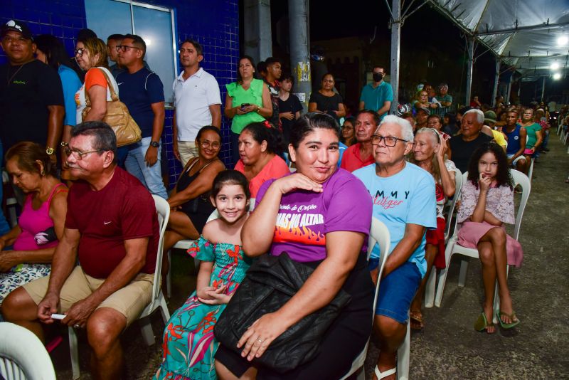 Entrega de títulos de propriedade através do Programa Ananindeua Legal no bairro do Una