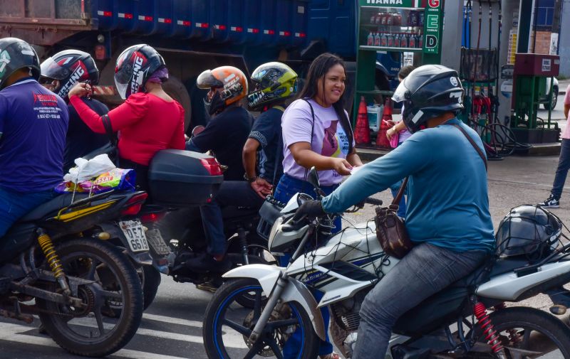 Blitz da Secretaria da Mulher na avenida 3 Corações com Mario Covas