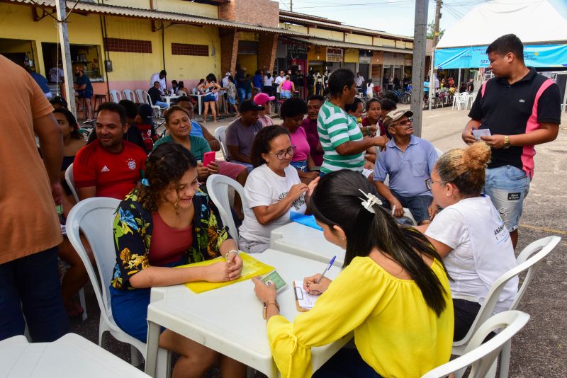 Programa Prefeitura em Movimento na feira do Curuçambá