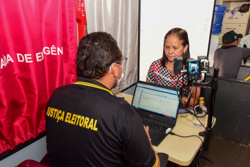 Programa Prefeitura em Movimento na feira do Curuçambá