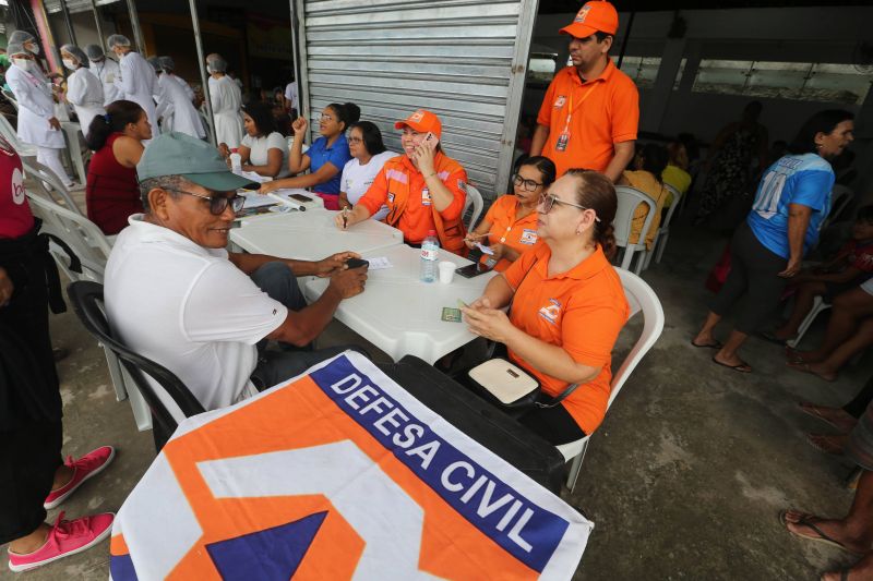 Programa Prefeitura em Movimento na feira do Curuçambá