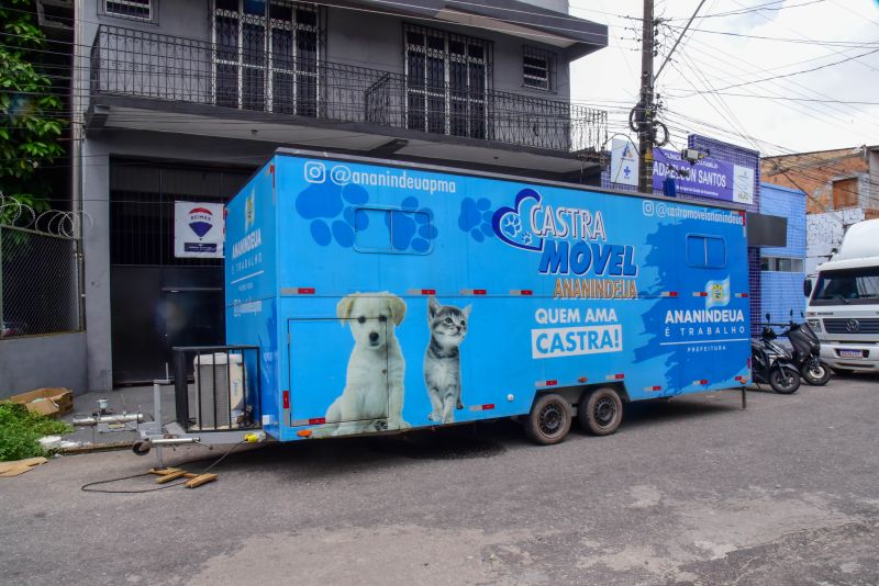 Ação do Castramovél no Programa Pet Amigo no bairro Centro