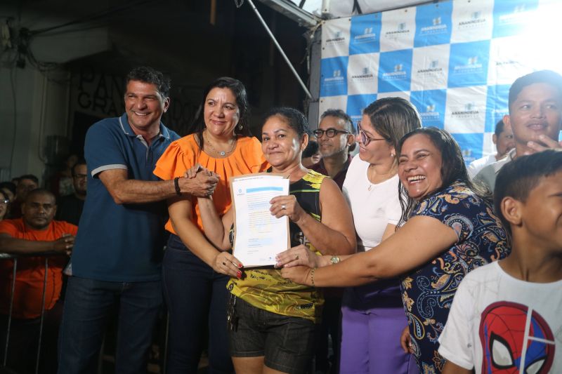 Entrega Títulos Propriedade na Comunidade 9 de Junho no Programa Ananindeua Legal bairro Levilândia