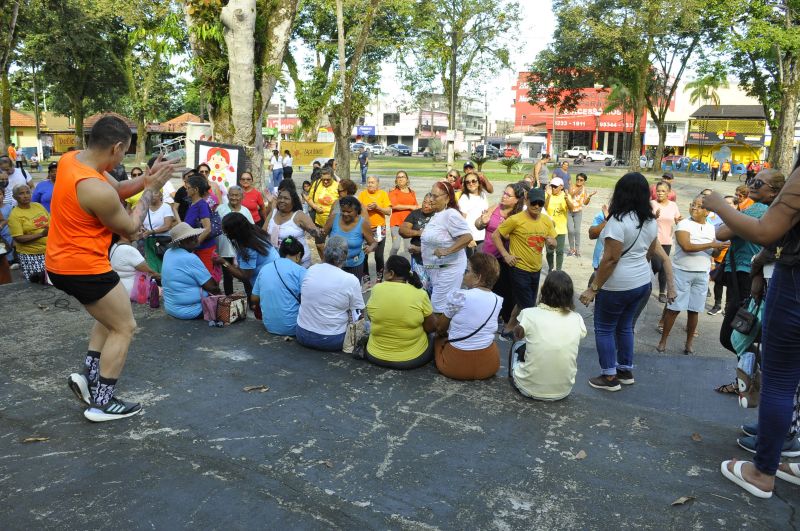 Ação Faça Bonito na praça do complexo da Cidade Nova Vlll