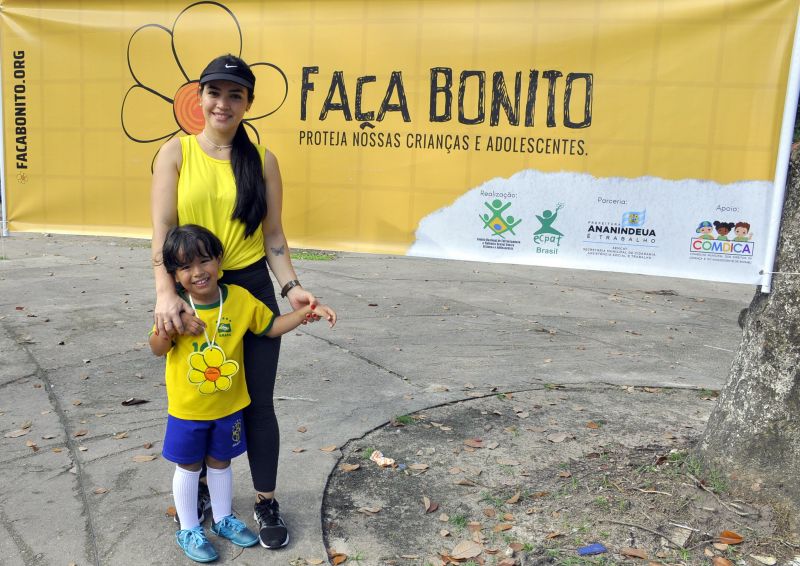 Ação Faça Bonito na praça do complexo da Cidade Nova Vlll