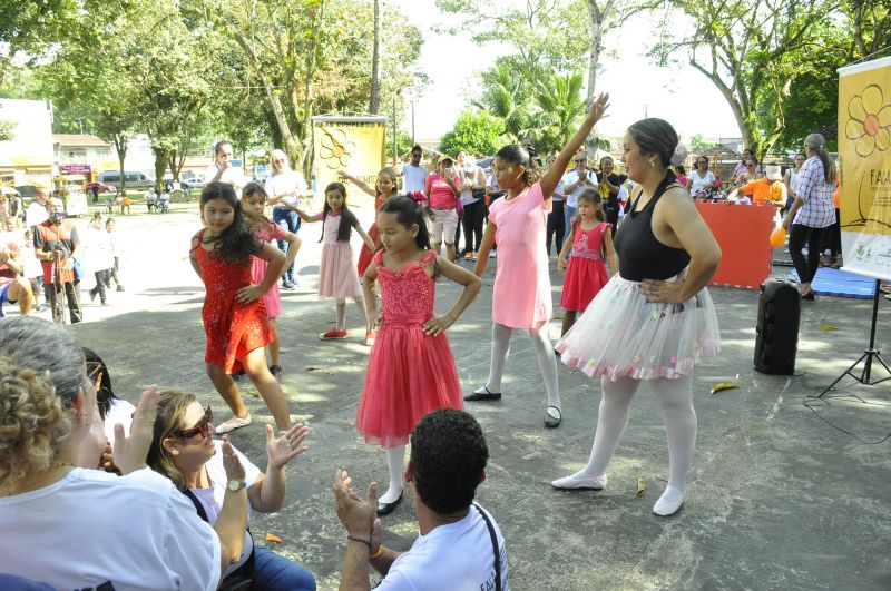 Ação Faça Bonito na praça do complexo da Cidade Nova Vlll