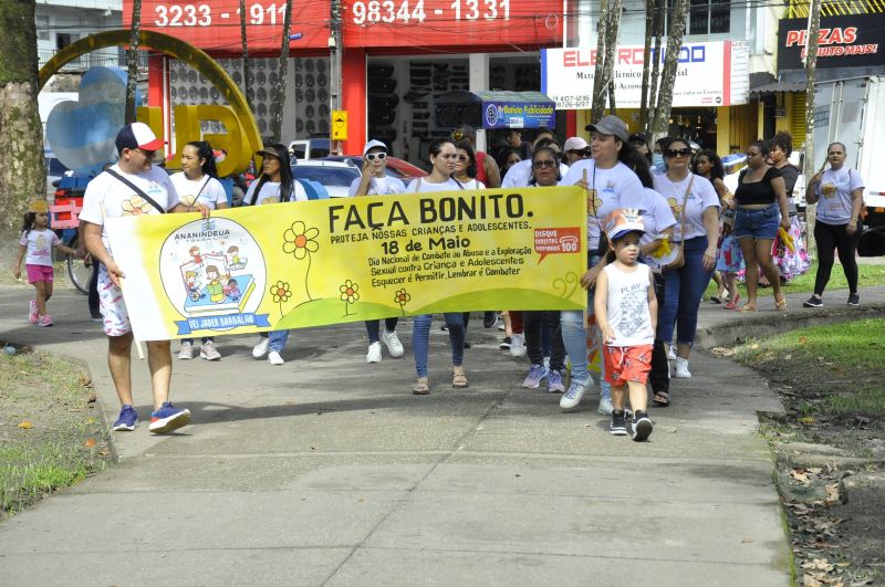 Ação Faça Bonito na praça do complexo da Cidade Nova Vlll