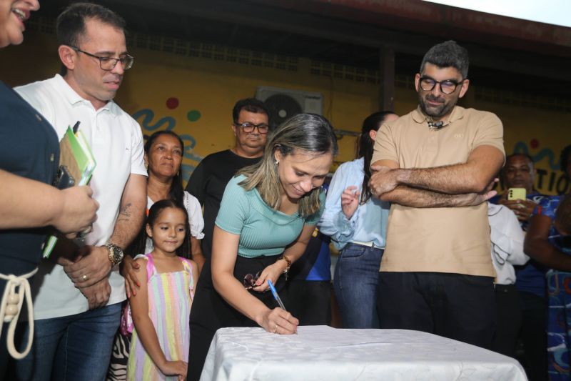 Assinatura de Ordem Serviço para reforma da escola João Nunes na passagem Santa Terezinha no bairro Coqueiro
