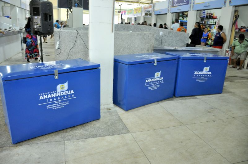 Entrega de Conservadoras para feirantes do Mercado do 40 Horas