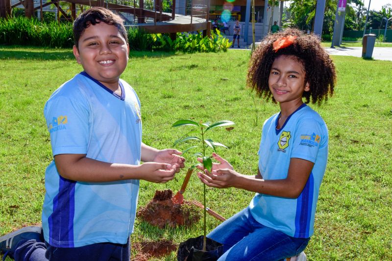 XIX Semana do Meio Ambiente de Ananindeua com plantio de mudas Ananin no parque Vila Maguary