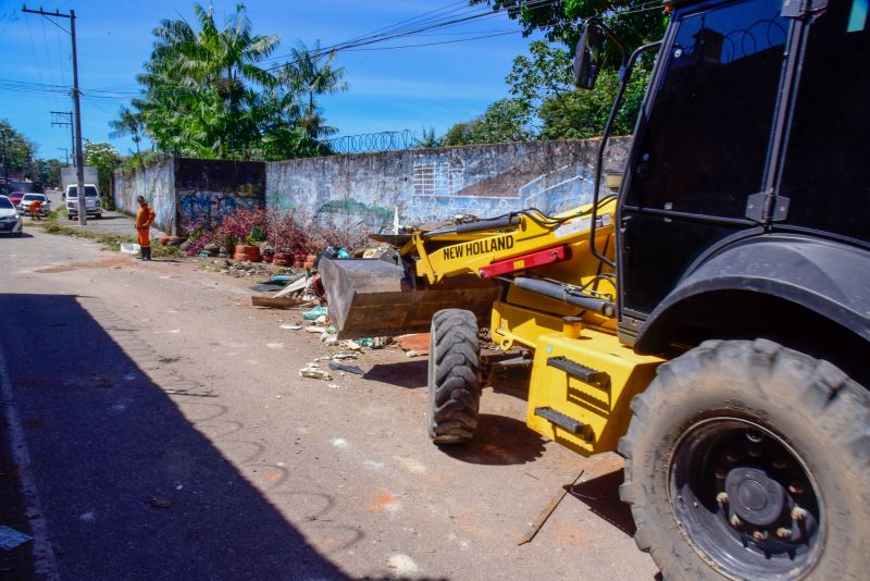 Retirada de entulhos da rua Damasceno na Cidade Nova Vlll