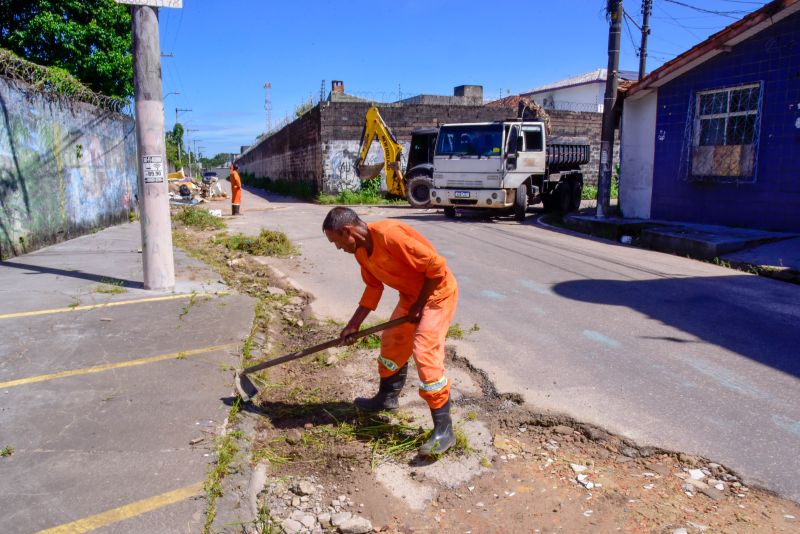 Retirada de entulhos da rua Damasceno na Cidade Nova Vlll