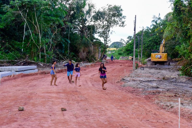 Assinatura de ordem de serviço para criação da nova estrada do Ariri no bairro 40 Horas