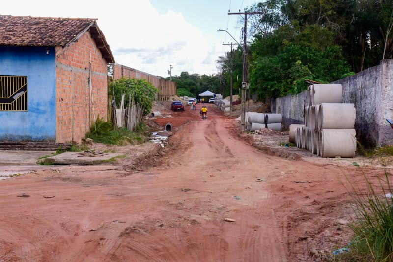 Assinatura de ordem de serviço para criação da nova estrada do Ariri no bairro 40 Horas