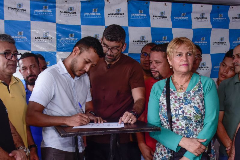 Assinatura de ordem de serviço para criação da nova estrada do Ariri no bairro 40 Horas