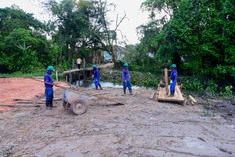 Assinatura de ordem de serviço para criação da nova estrada do Ariri no bairro 40 Horas