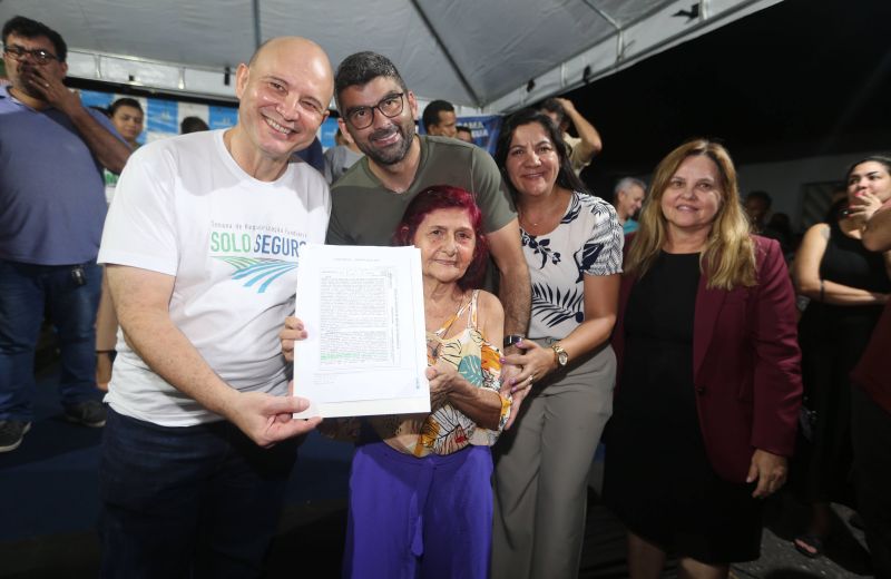 Entrega de Certidões de Registro de Imóvel das comunidades Novo Horizonte, Abolição e José de Araújo na semana Solo Seguro