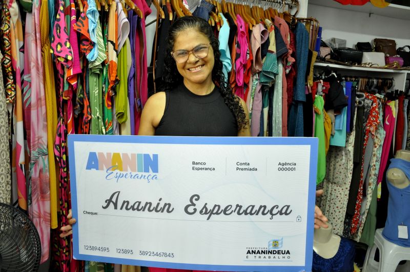 Ananin Esperança com Maria Lucia que foi Beneficiada com Ananin Esperança