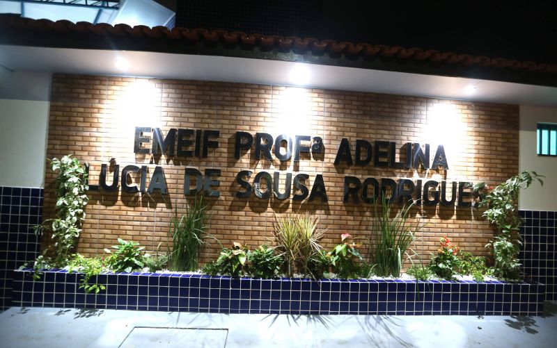 Inauguração da Escola Professora Adelina Lúcia de Souza Rodrigues no bairro do Una