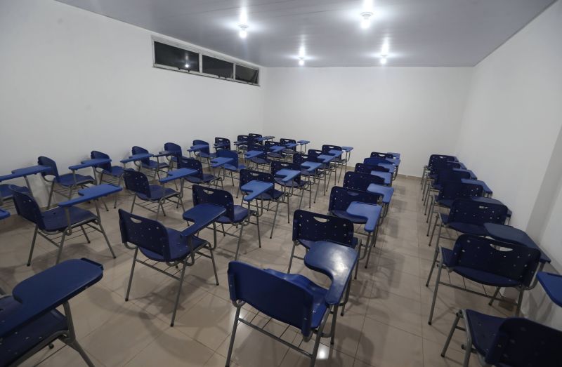 Inauguração da Escola Professora Adelina Lúcia de Souza Rodrigues no bairro do Una