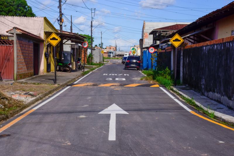 Inauguração das ruas da Comunidade Elo Il no bairro Centro